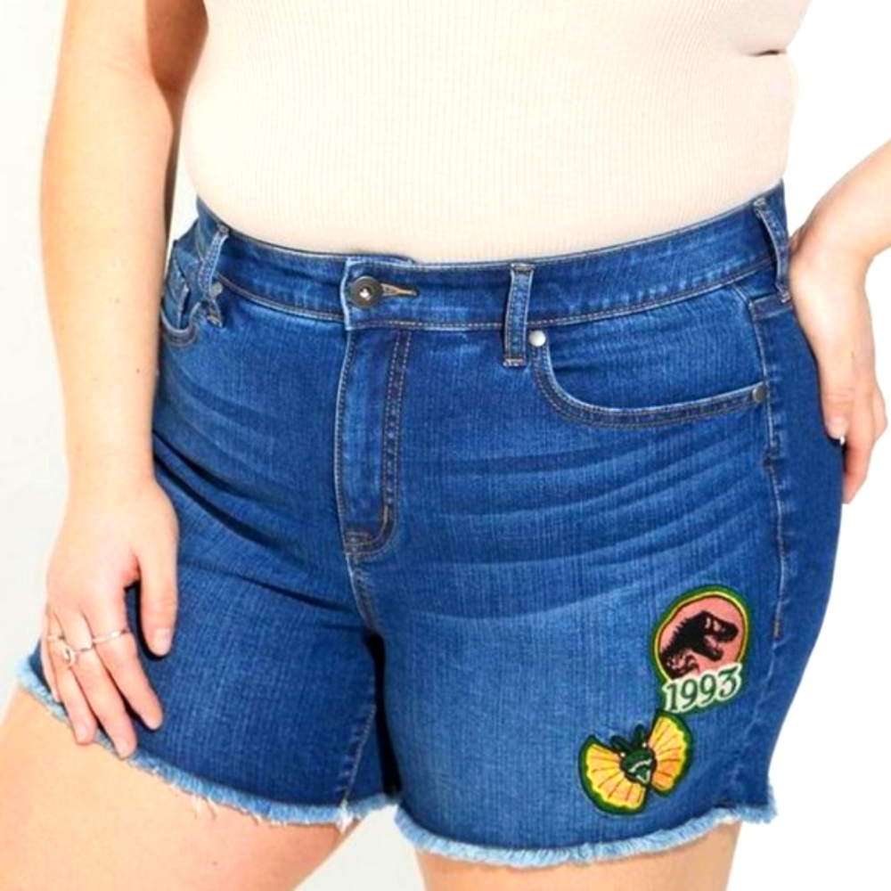 ❤️NWT TORRID JURASSIC PARK DINOSAUR GRAPHIC SHORTS - MID RISE - DENIM